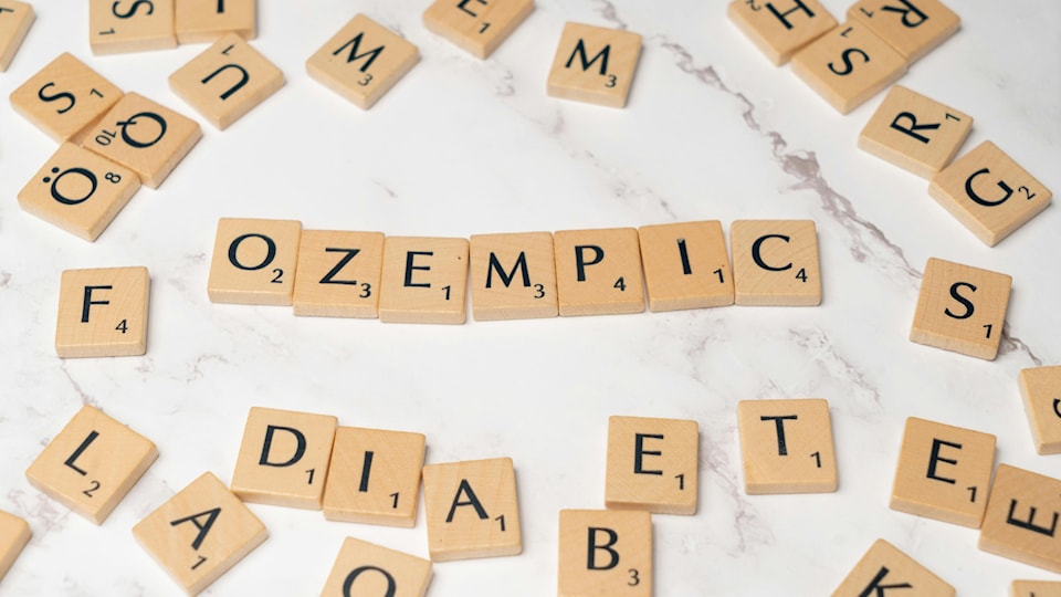 image-shows-ozempic-diaebetes-written-with-blocks