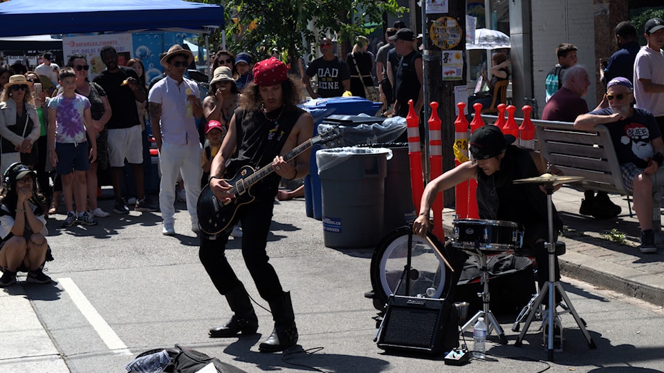 performer-little-italy