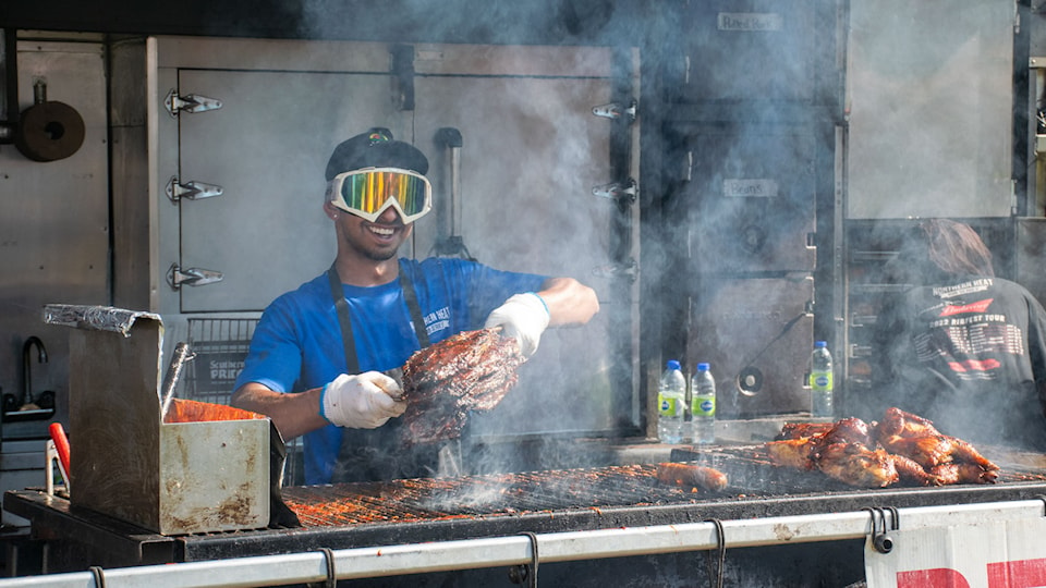 vendors-worked-hard-to-serve-up-their-specialty-ribs