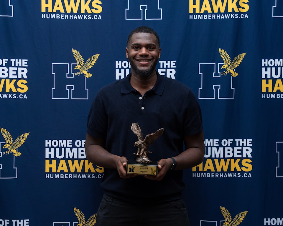 jamani-barrett-with-valedictorian-trophy